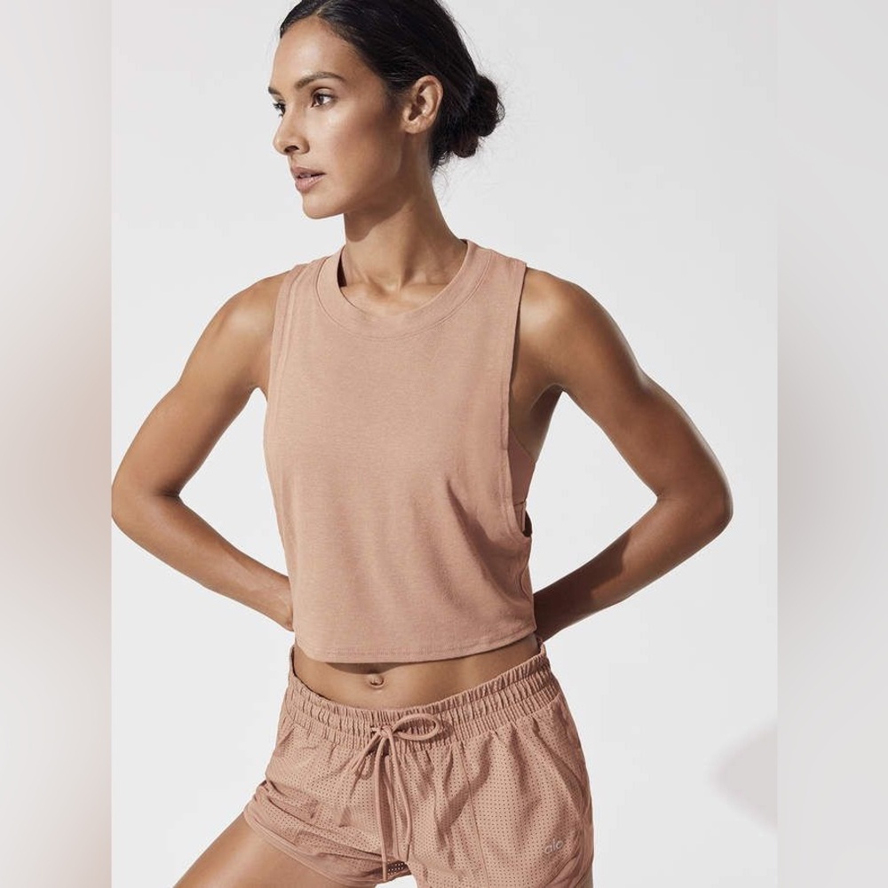 ALO Heat Wave Crop Tank in Henna XS